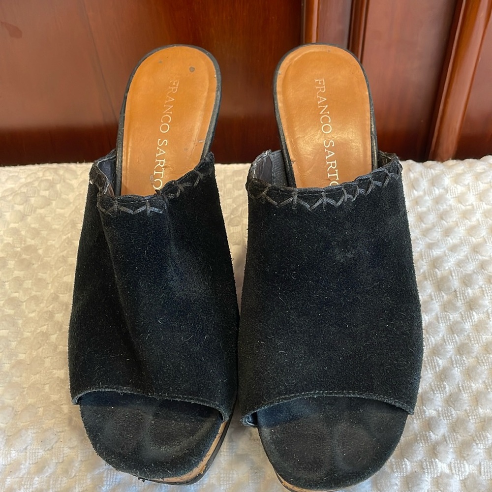 Comfy black suede slides 3.5” by Franco Sarto